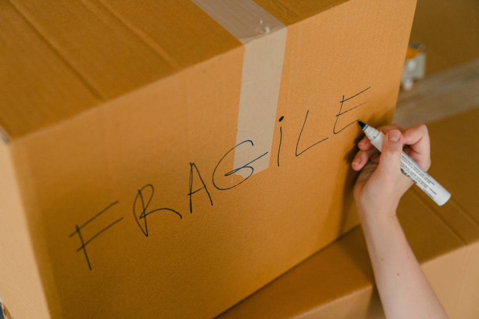 fragile box as an example on how to label boxes for moving