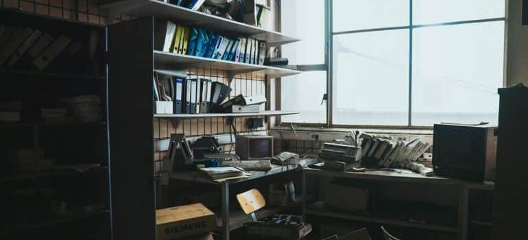 having clean office space is one of the benefits of renting storage for business