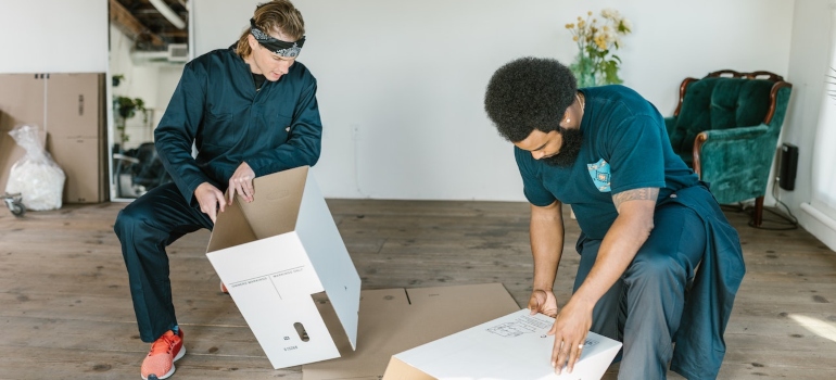 professional movers that packing for commercial move to Winter Park from Tampa