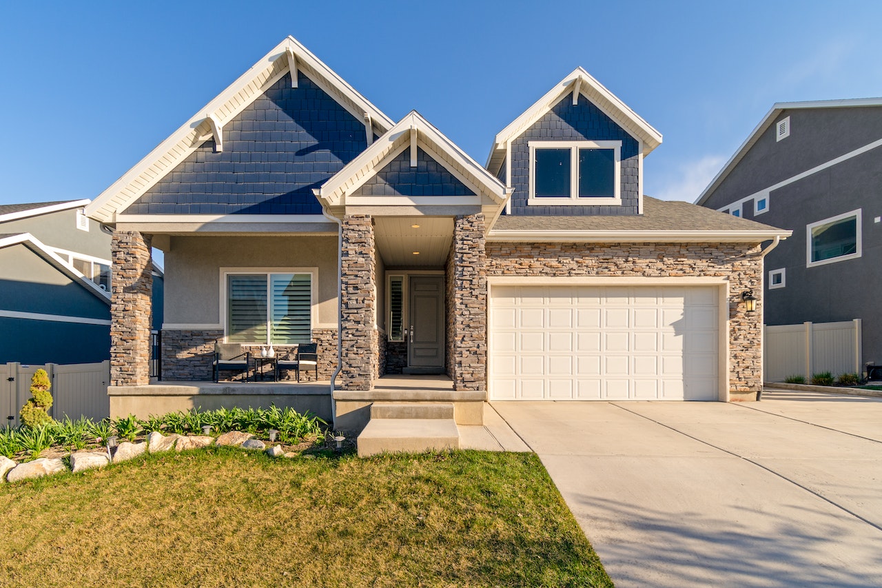 A white and brown concrete house