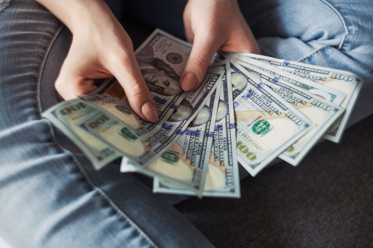 A woman counting money for the move