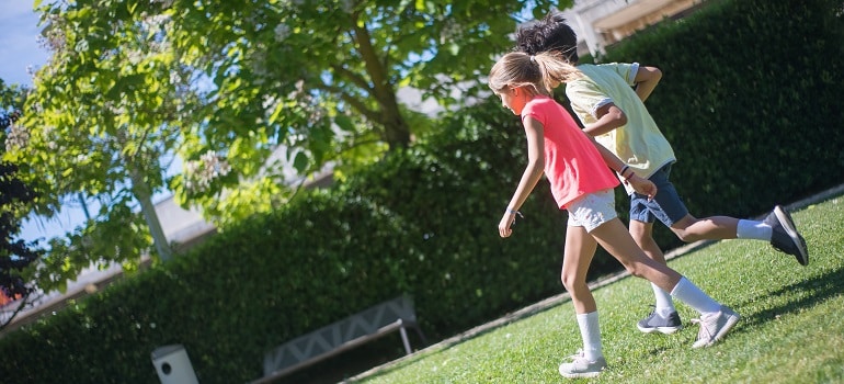 kids playing outside 